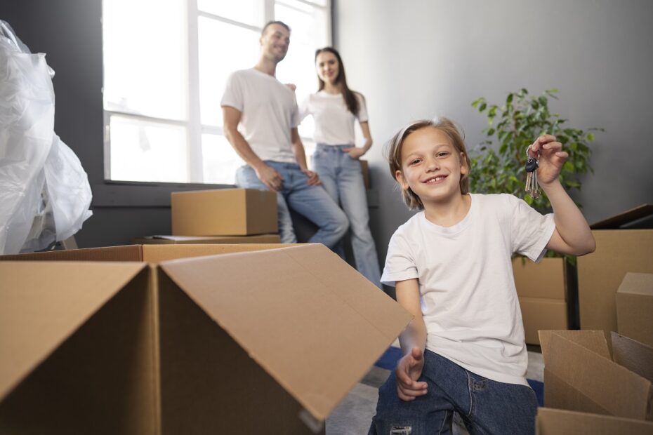 Familia jovem se mudando para casa nova