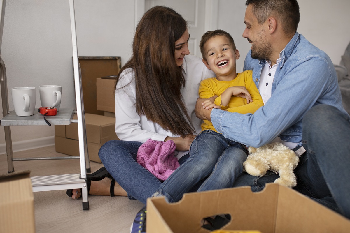 Família completa em sua mudança